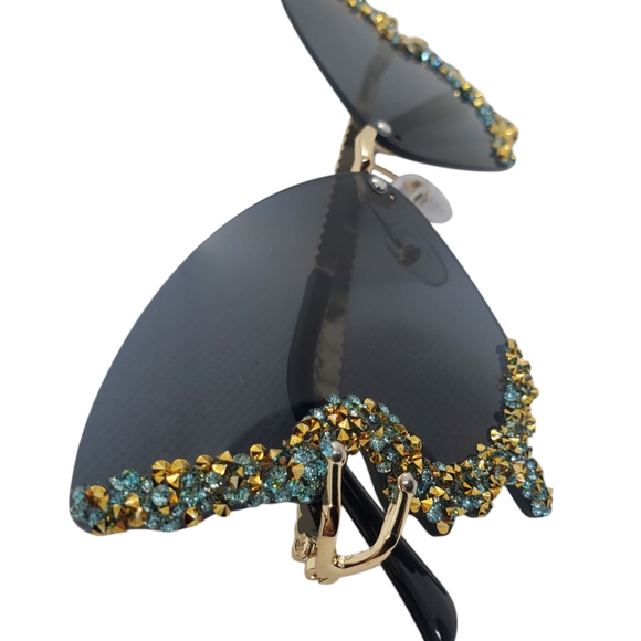 Elegant Black and Gold Sunglasses - Picture 1 of 4